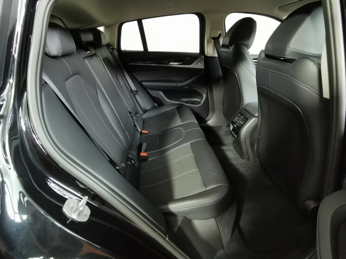 BMW X4 xDrive20i Steptronic (184 л.с.) Черный в АВИЛОН. Слайд №16