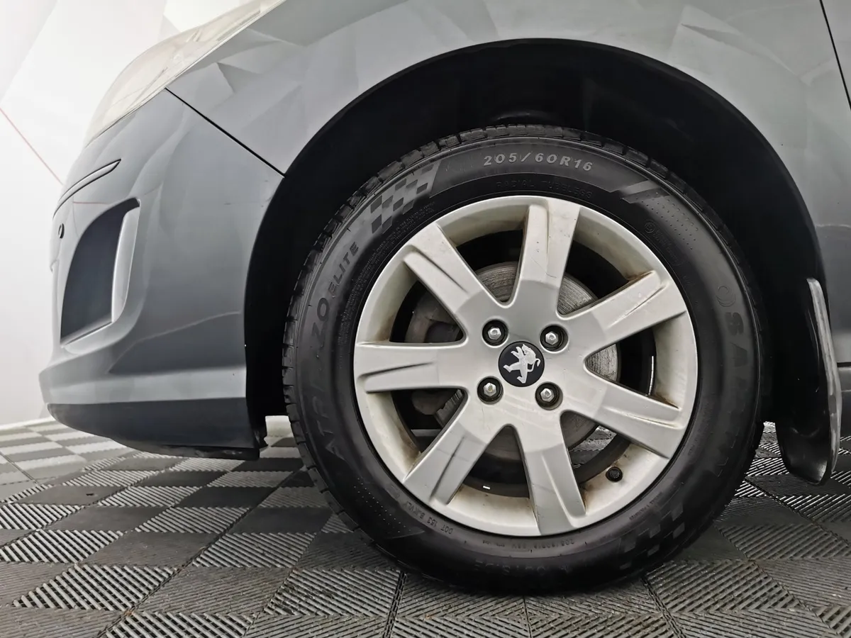 Peugeot 408 1.6 HDi MT (114 л.с.) Active Серый в АВИЛОН. Слайд №9