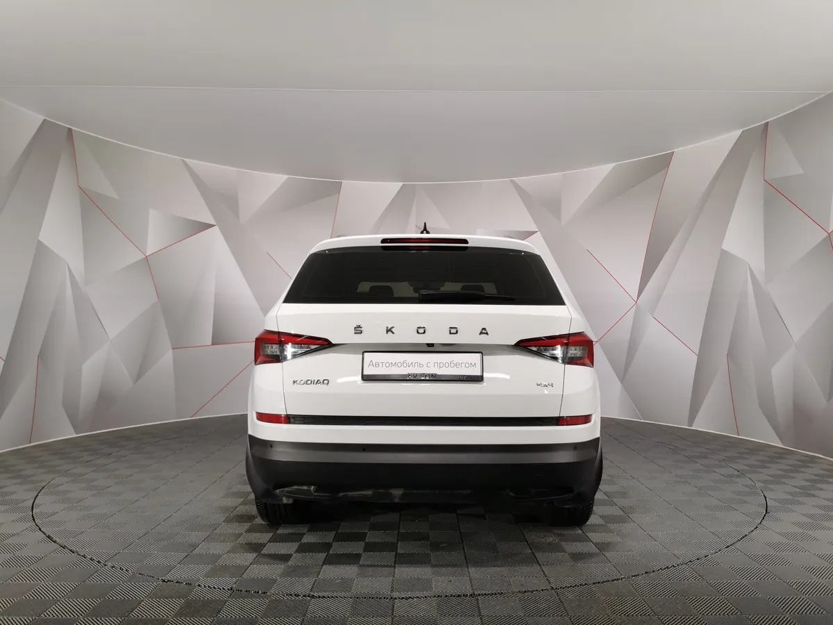 Skoda Kodiaq 2.0 TSI DSG 4X4 (180 л.с.) Белый в АВИЛОН. Слайд №8