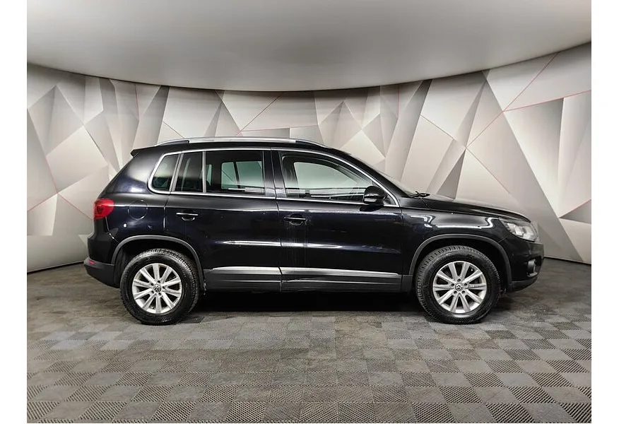 Volkswagen Tiguan 2.0 TDI 4Motion AT (140 л.с.) Track & Field Черный в АВИЛОН. Слайд №6