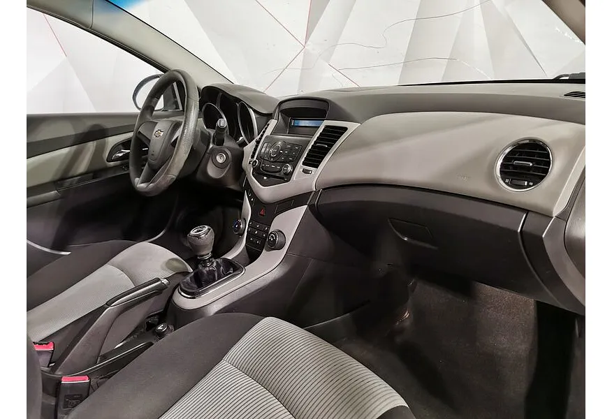 Chevrolet Cruze 1.6 MT (109 л.с.) Черный в АВИЛОН. Слайд №12