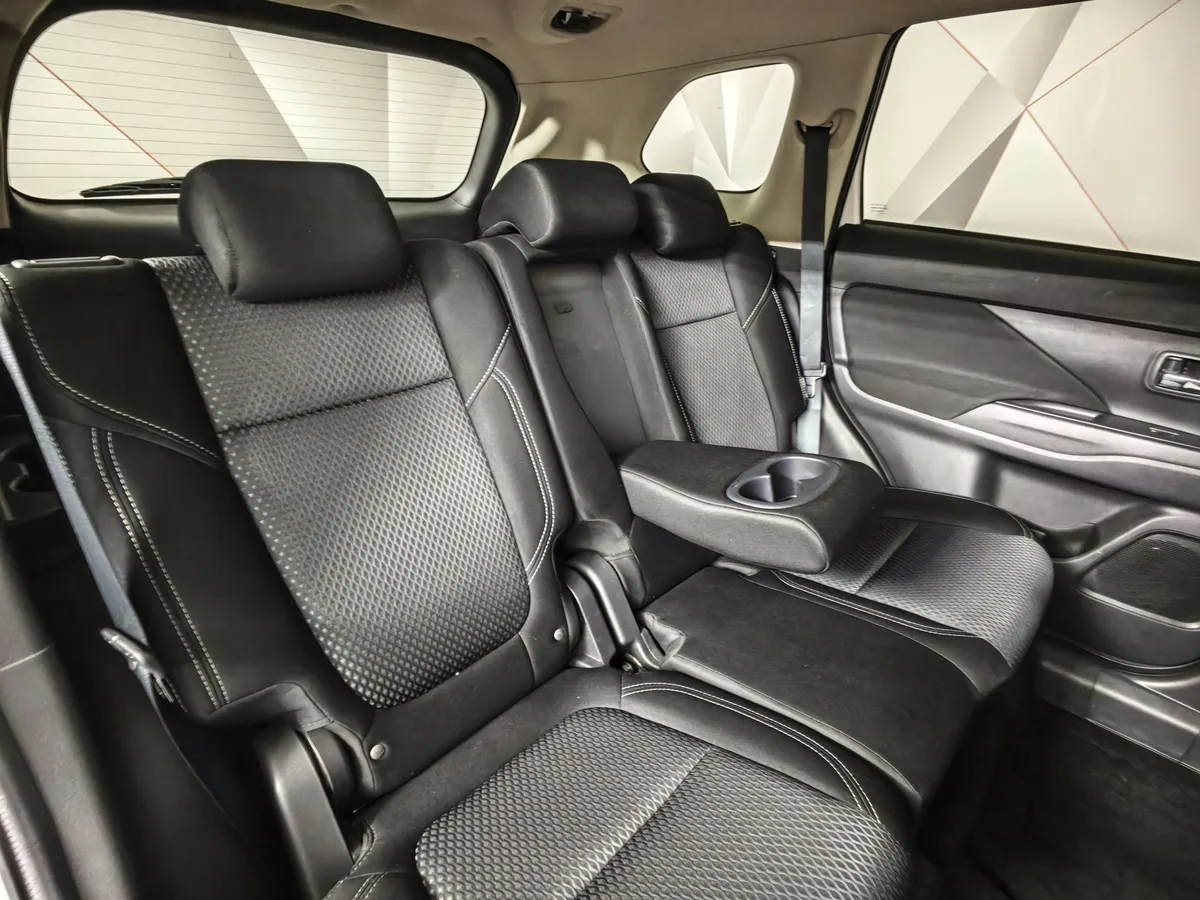Mitsubishi Outlander 2.0 CVT (146 л.с.) Invite Белый в АВИЛОН. Слайд №17