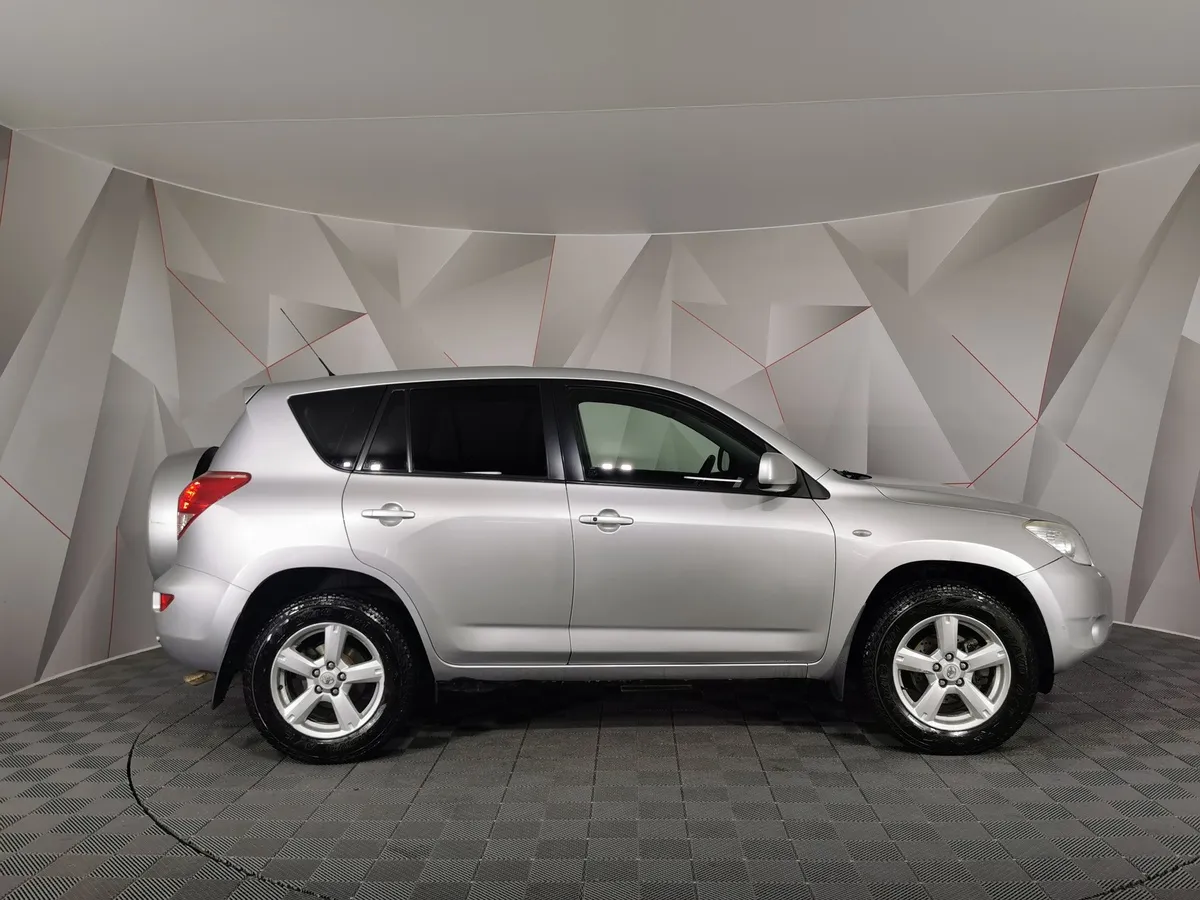 Toyota RAV4 2.0 AT AWD (152 л.с.) Серебристый в АВИЛОН. Слайд №6
