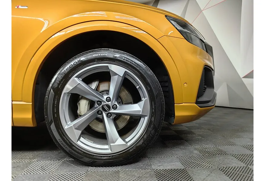 Audi Q8 55 TFSI Tiptronic quattro (340 л.с.) Оранжевый в АВИЛОН. Слайд №9