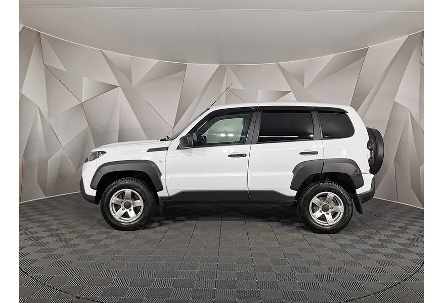 ВАЗ (Lada) Niva 1.7 MT 4WD (80 л.с.) Black Белый в АВИЛОН. Слайд №5