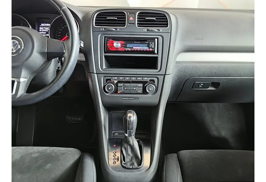 Volkswagen Golf 1.4 TSI DSG (122 л.с.) Trendline Красный в АВИЛОН. Слайд №15