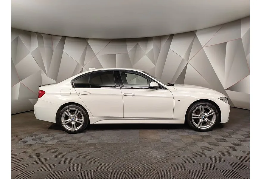 BMW 3 серия 320i xDrive AT (184 л.с.) M Sport Белый в АВИЛОН. Слайд №3