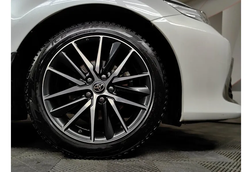 Toyota Camry 2.5 AT (200 л.с.) Белый в АВИЛОН. Слайд №9