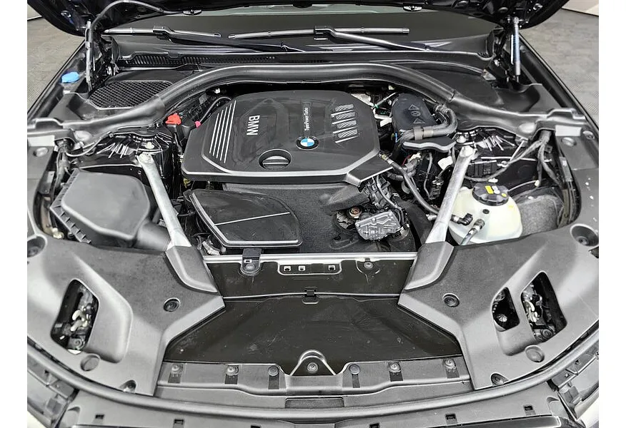 BMW 5 серия 520d xDrive Steptronic (190 л.с.) M Sport Серый в АВИЛОН. Слайд №10