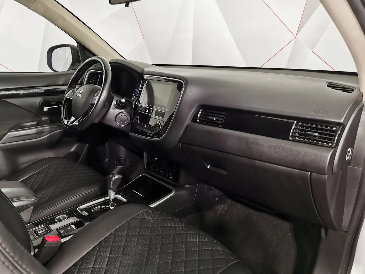 Mitsubishi Outlander 2.0 MIVEC CVT 4WD (146 л.с.) Invite Серебристый в АВИЛОН. Слайд №12