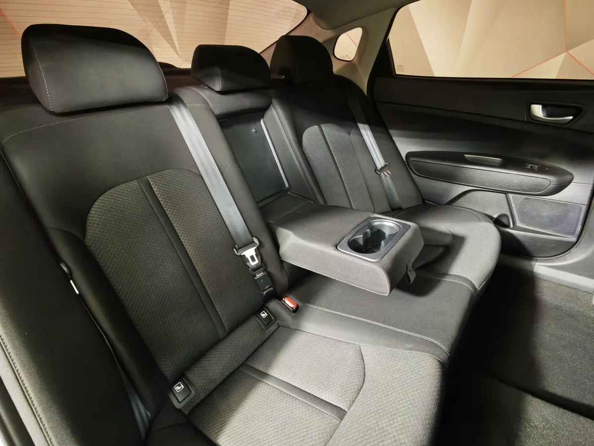 Kia Optima 2.0 AT (150 л.с.) Classic Белый в АВИЛОН. Слайд №17