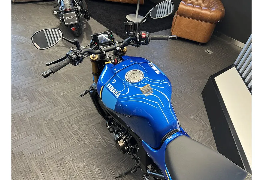 Yamaha XSR900 888 см³ (120 л.с.) (120) 888 Синий в АВИЛОН. Слайд №2