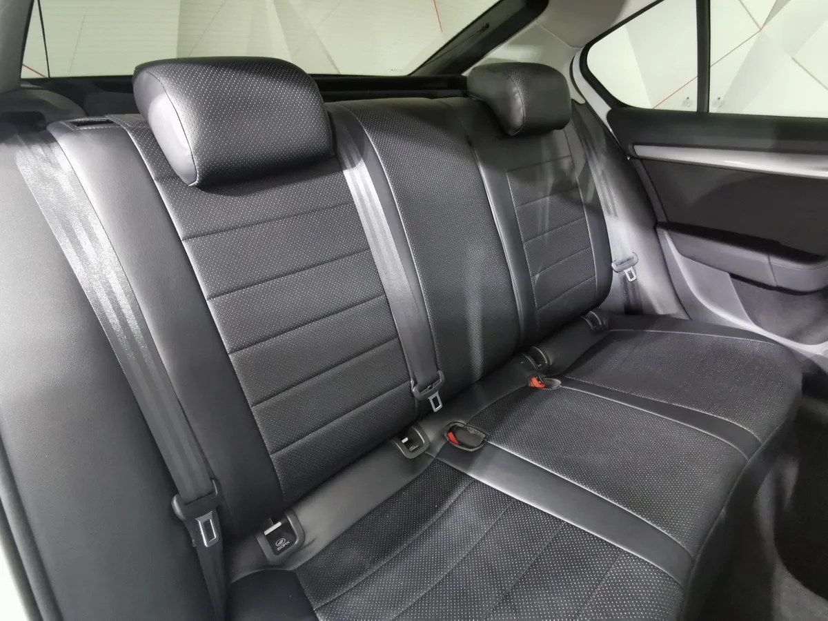 Skoda Octavia 1.6 MPI AT (110 л.с.) Белый в АВИЛОН. Слайд №16