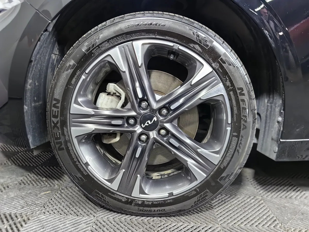 Kia K5 2.5 GDI AT 2WD (194 л.с.) Luxe Черный в АВИЛОН. Слайд №9