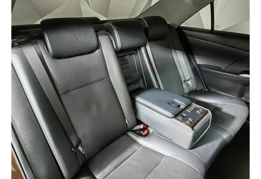 Toyota Camry 2.5 AT (181 л.с.) Коричневый в АВИЛОН. Слайд №17