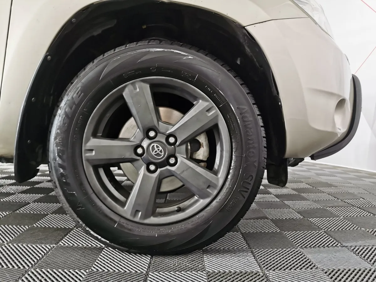 Toyota RAV4 2.0 AT AWD (152 л.с.) Бежевый в АВИЛОН. Слайд №9