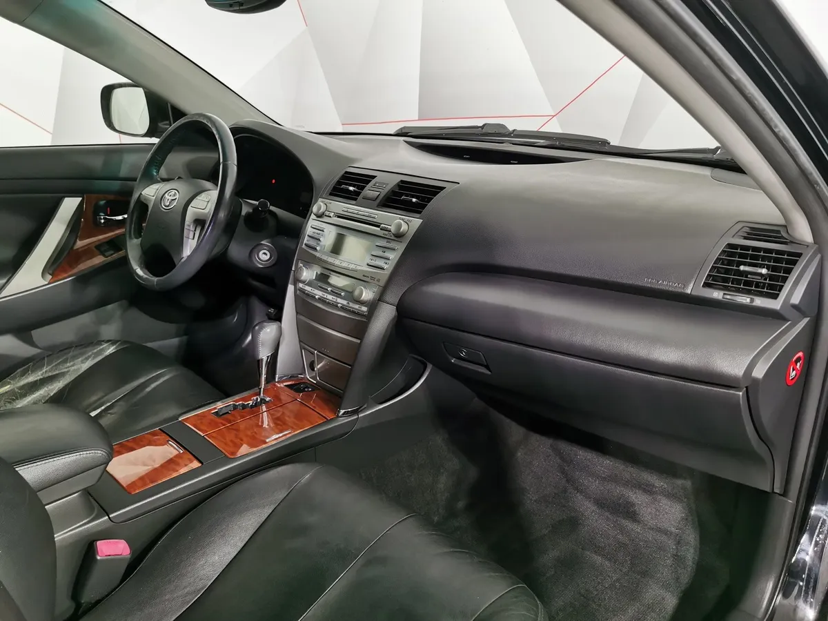 Toyota Camry 2.4 VVT-i AT (167 л.с.) Черный в АВИЛОН. Слайд №10