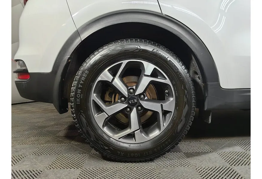 Kia Sportage 2.0 MPI AT 4WD (150 л.с.) Luxe Белый в АВИЛОН. Слайд №9