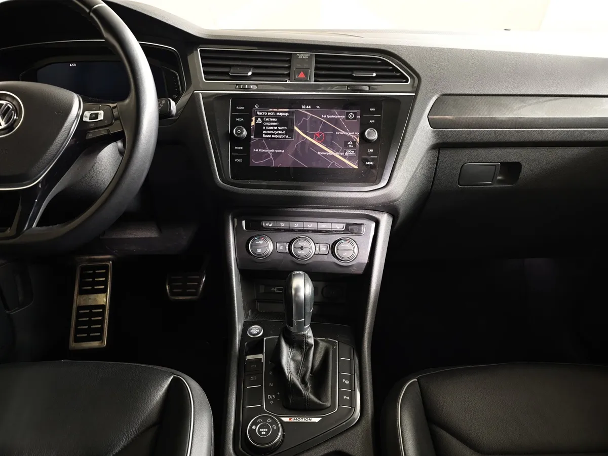 Volkswagen Tiguan 2.0 TSI 4Motion DSG (220 л.с.) R-Line Белый в АВИЛОН. Слайд №15