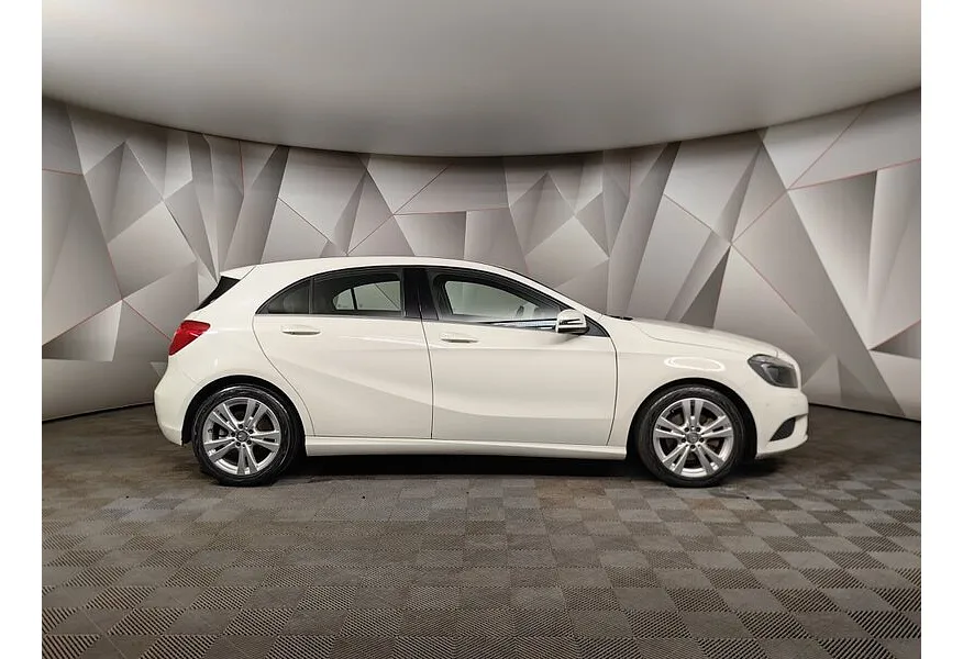 Mercedes-Benz A-Класс 180 7G-DCT (122 л.с.) Белый в АВИЛОН. Слайд №6
