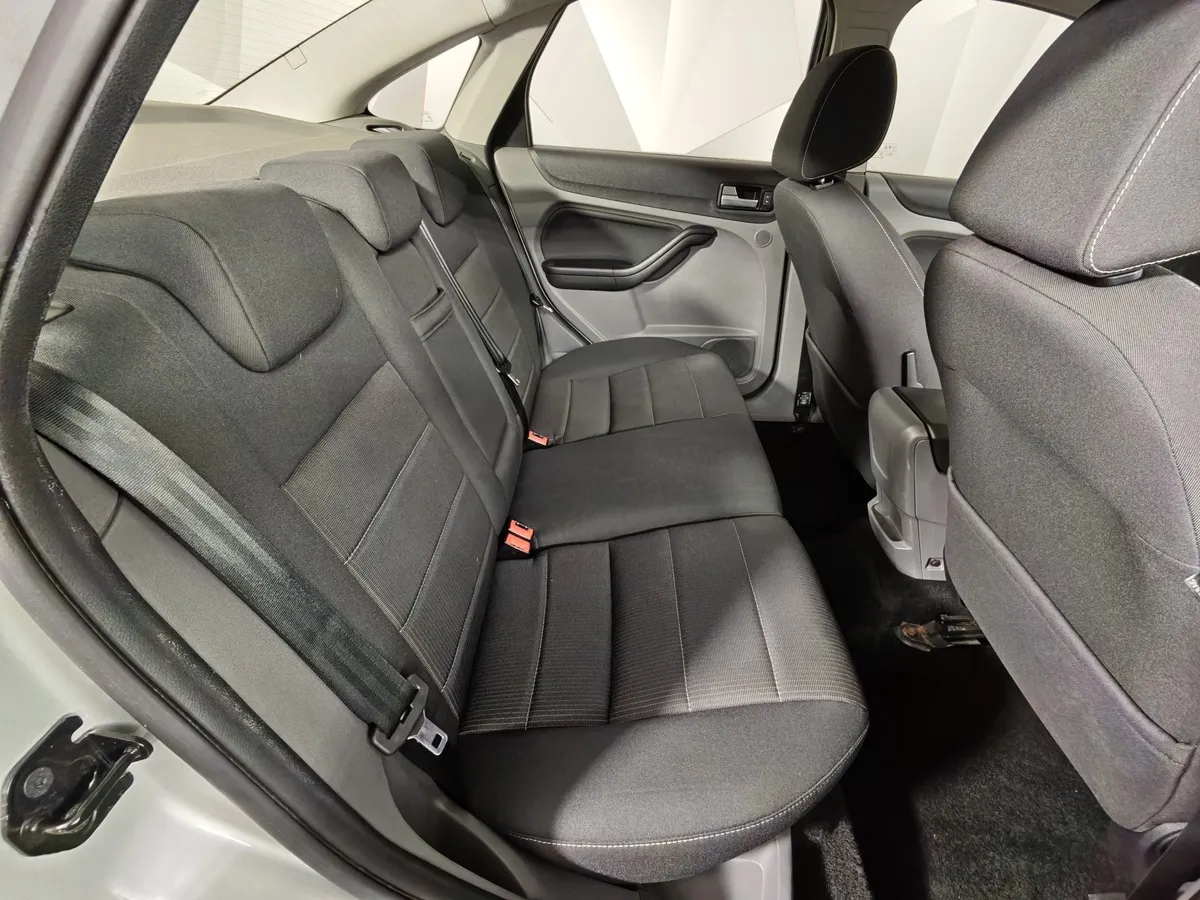 Ford Focus 1.8 MT (125 л.с.) Серебристый в АВИЛОН. Слайд №15