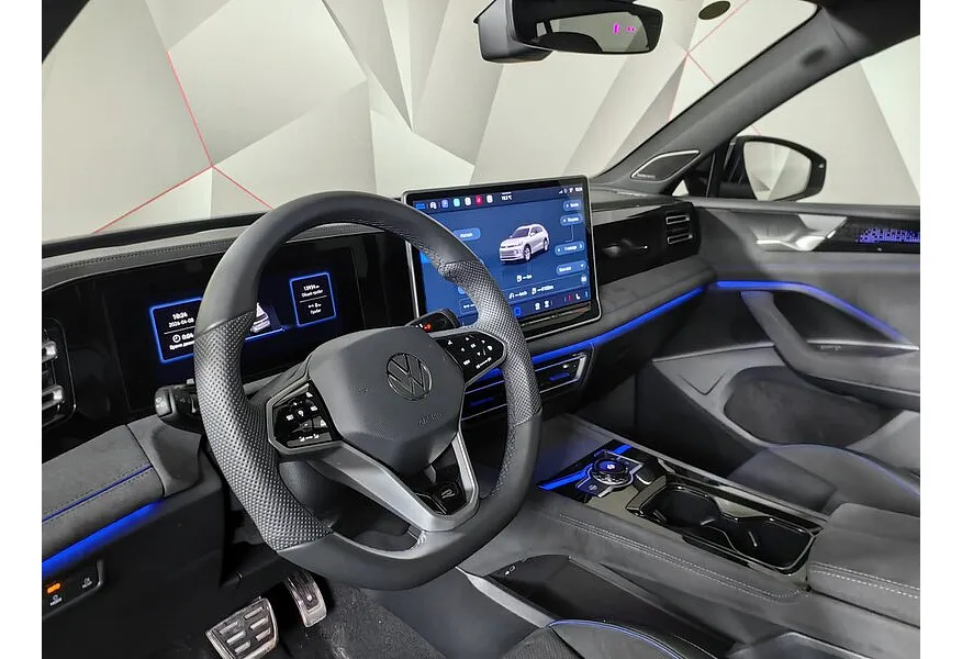 Volkswagen Tiguan 380 TSI 2.0 DSG 4WD (220 л.с.) R-Line Highline Черный в АВИЛОН. Слайд №18