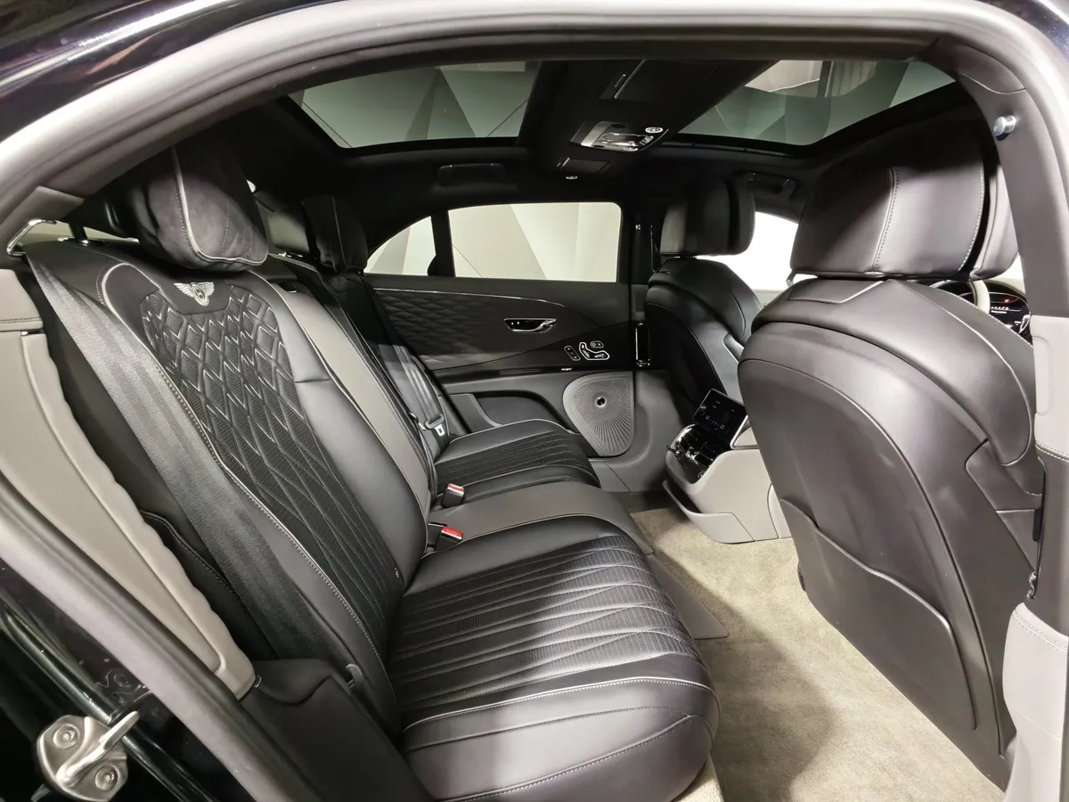 Bentley Flying Spur 6.0 W12 AWD AT (635 л.с.) Черный в АВИЛОН. Слайд №16