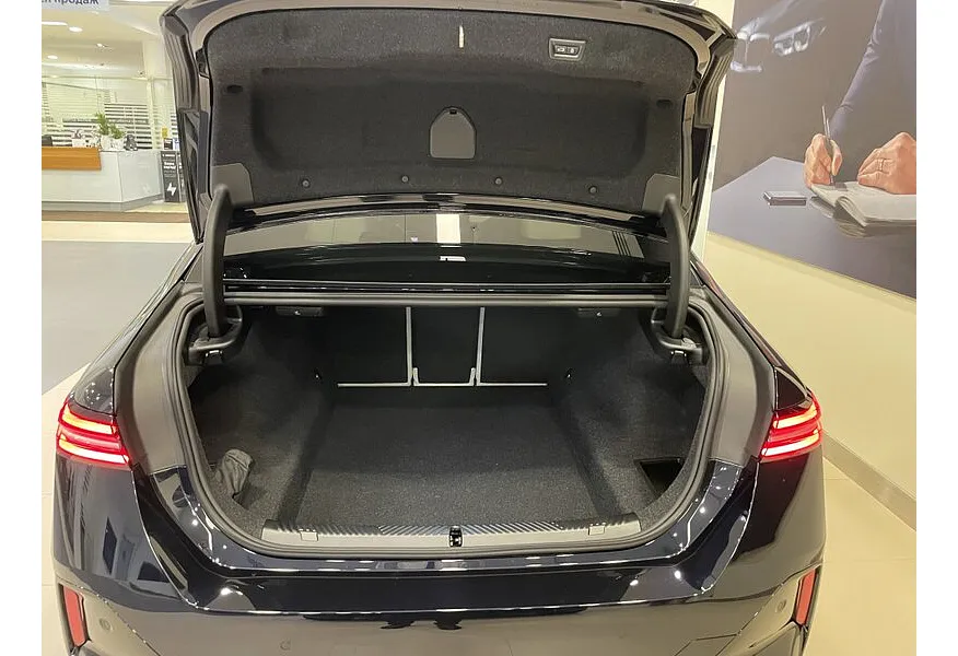 BMW 5 серия 520d xDrive AT (197 л.с.) Черный в АВИЛОН. Слайд №14