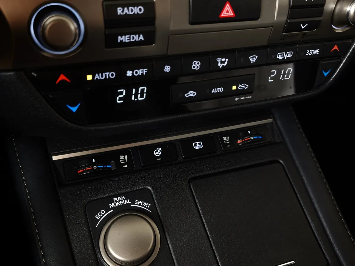 Lexus ES 250 AT (184 л.с.) Коричневый в АВИЛОН. Слайд №24