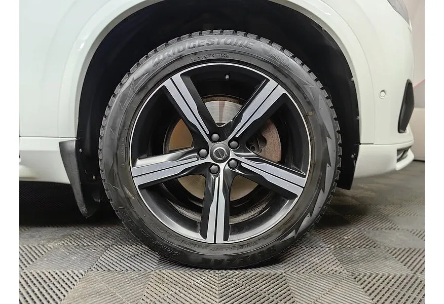 Volvo XC90 2.0 T5 Drive-E AT AWD (249 л.с.) R-Design Белый в АВИЛОН. Слайд №9