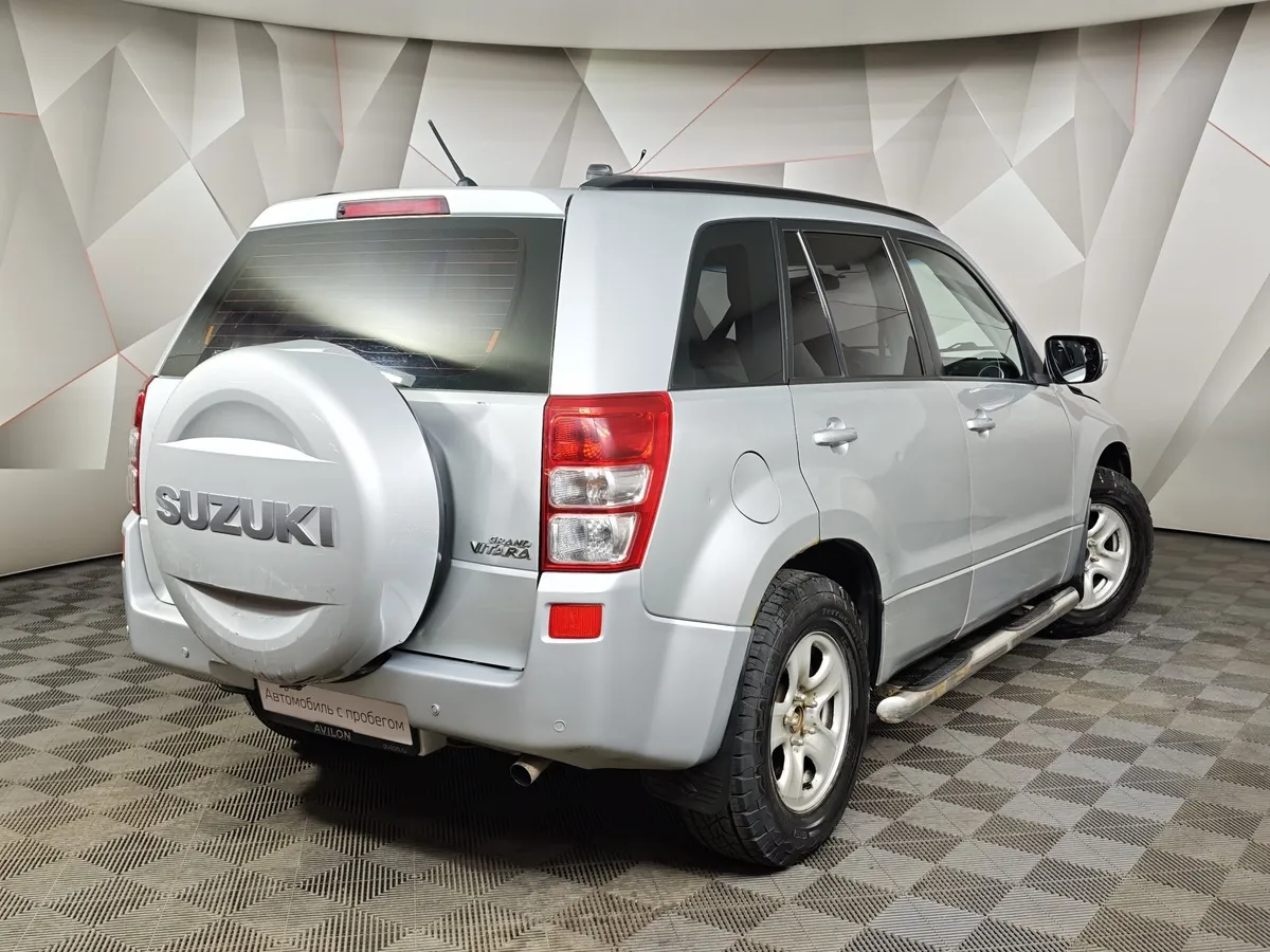 Suzuki Grand Vitara 2.0 AT (140 л.с.) Серебристый в АВИЛОН. Слайд №2