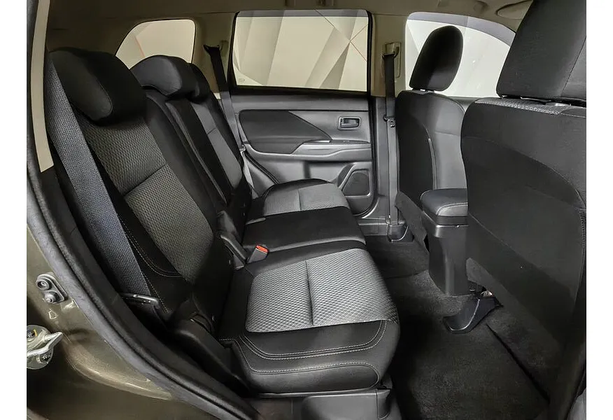 Mitsubishi Outlander 2.0 MIVEC CVT 2WD (146 л.с.) Invite Коричневый в АВИЛОН. Слайд №16