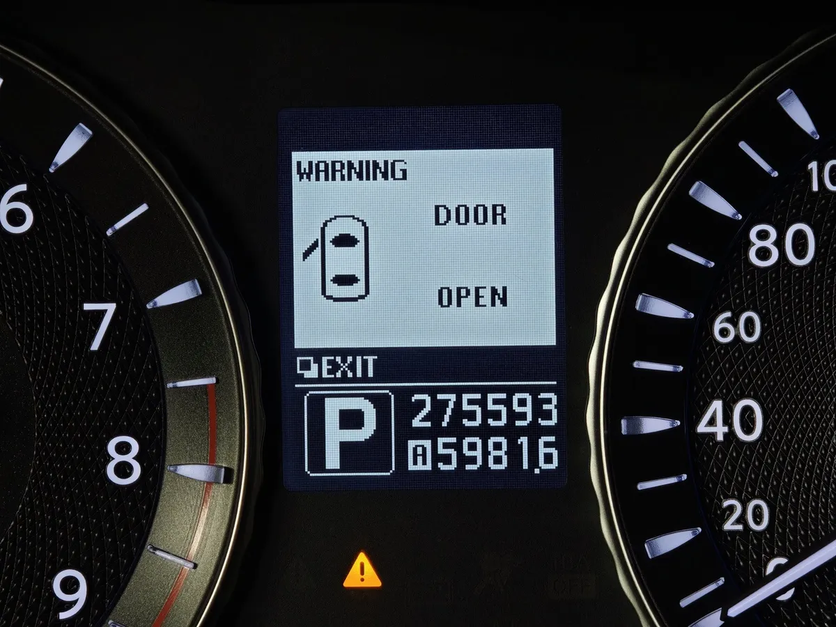Infiniti M-Series M25 AT (222 л.с.) Premium Черный в АВИЛОН. Слайд №18