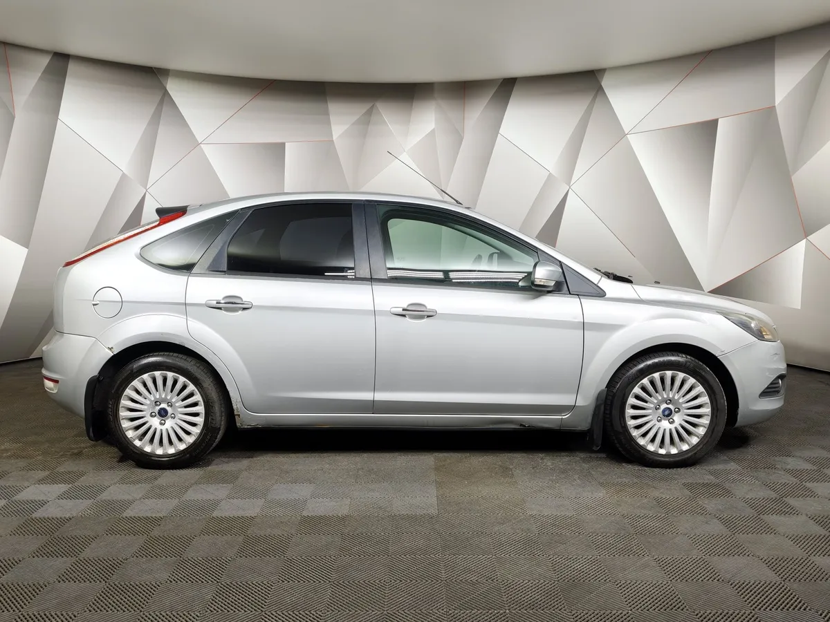 Ford Focus 1.6 AT (101 л.с.) Ghia Серебристый в АВИЛОН. Слайд №6