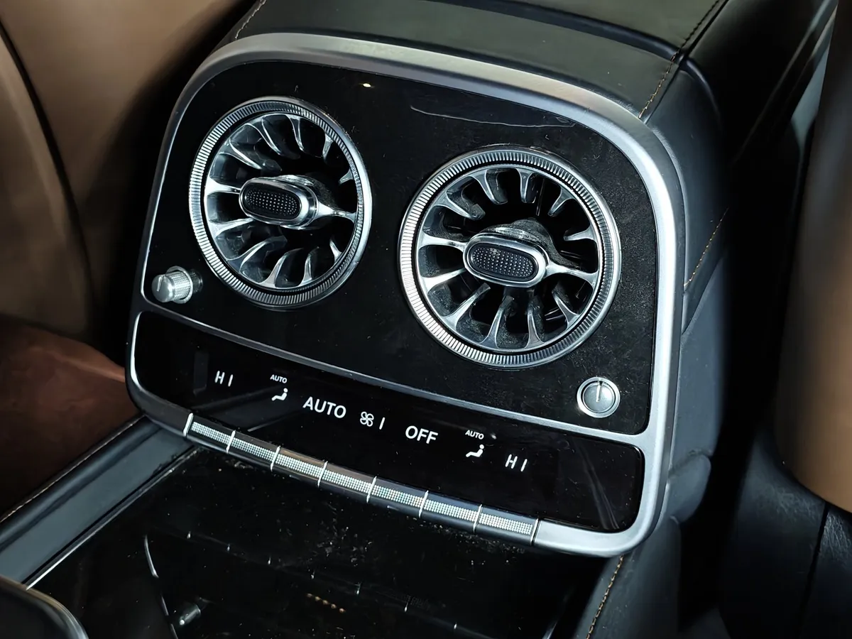 Mercedes-Benz S-Класс S 63 AMG 4Matic Speedshift Plus 7G-Tronic длинная база (585 л.с.) Черный в АВИЛОН. Слайд №31