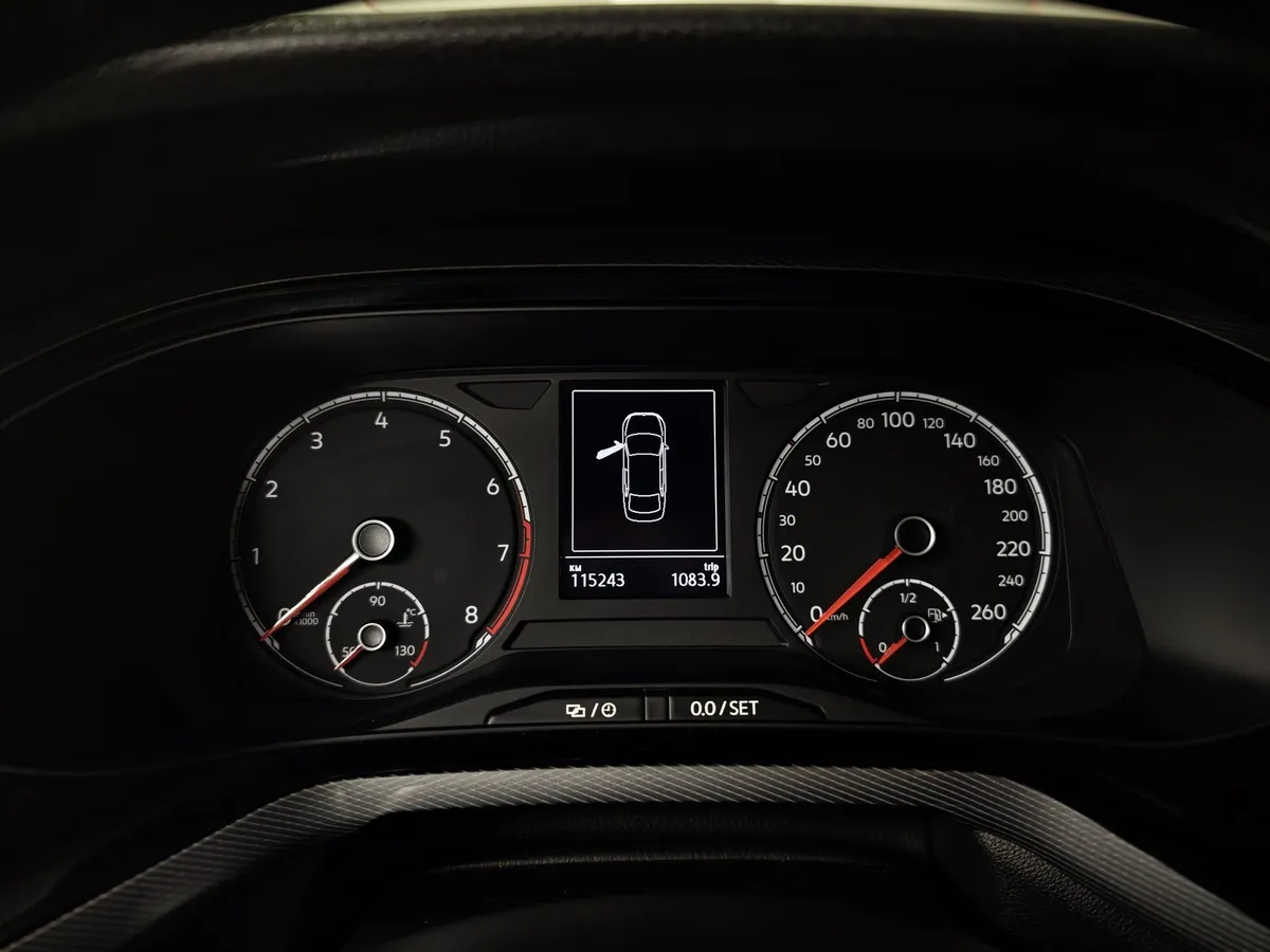 Volkswagen Polo 1.6 MPI AT (110 л.с.) Highline Черный в АВИЛОН. Слайд №18