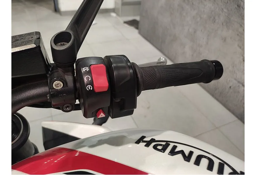 Triumph Street Triple 660 см³ (94 л.с.) (94) 660 Белый в АВИЛОН. Слайд №7