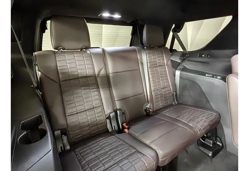 АВИЛОН - Cadillac Escalade V 6.2 AT 4WD (690 л.с.) V-series Черный - slide 12