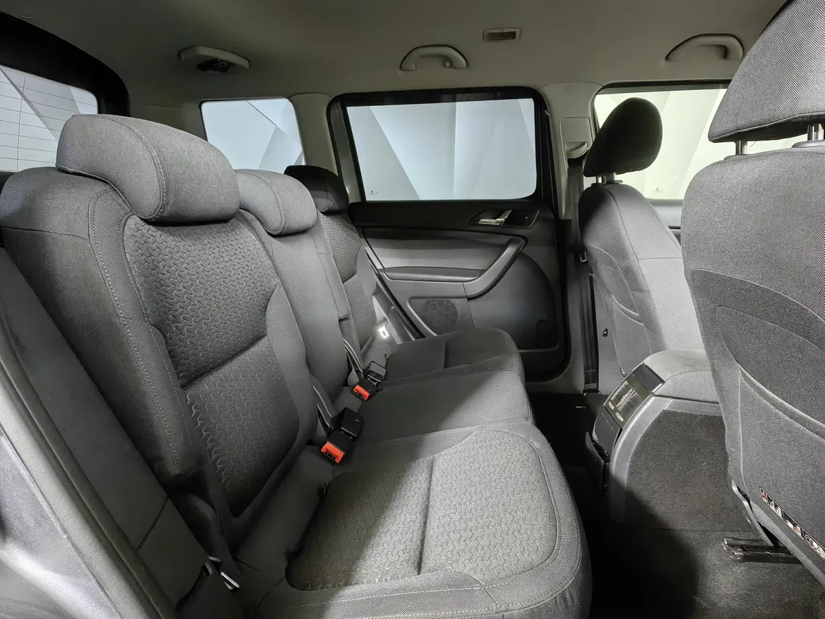 Skoda Yeti 1.8 TSI 4x4 DSG (152 л.с.) Серый в АВИЛОН. Слайд №15