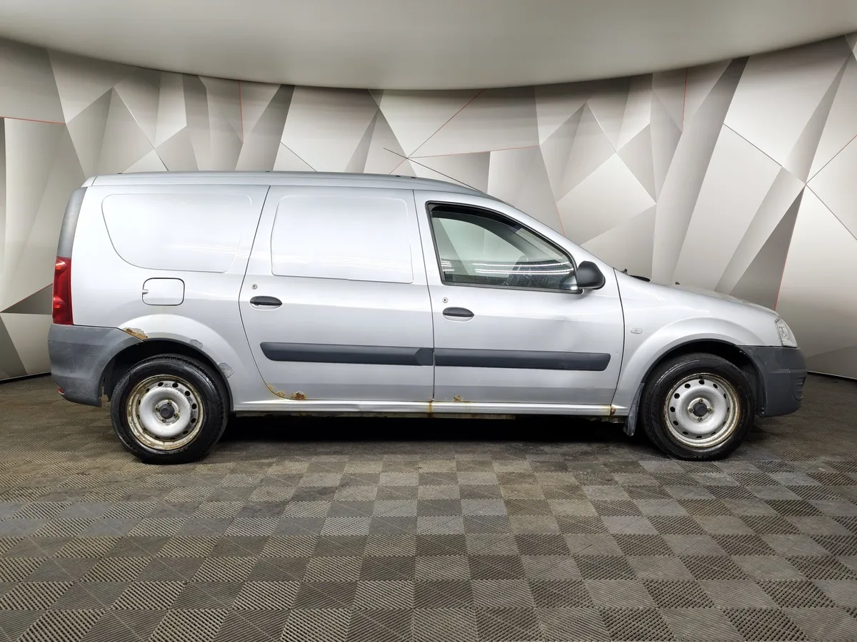 ВАЗ (Lada) Largus 1.6 MT 8 кл (5 мест) (84 л.с.) Серебристый в АВИЛОН. Слайд №6