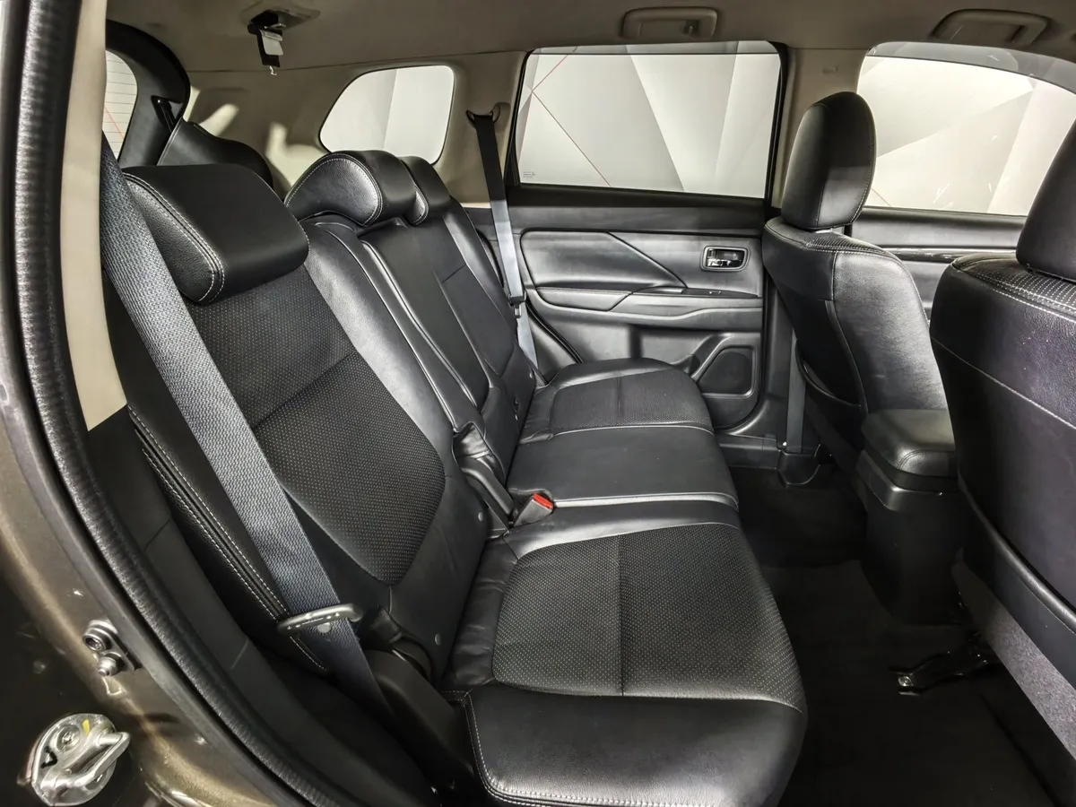 Mitsubishi Outlander 2.4 CVT 4WD (167 л.с.) Коричневый в АВИЛОН. Слайд №14