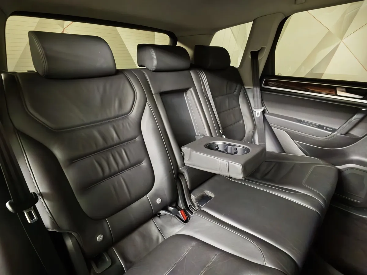 Volkswagen Touareg 3.6 FSI AT (280 л.с.) base Черный в АВИЛОН. Слайд №16