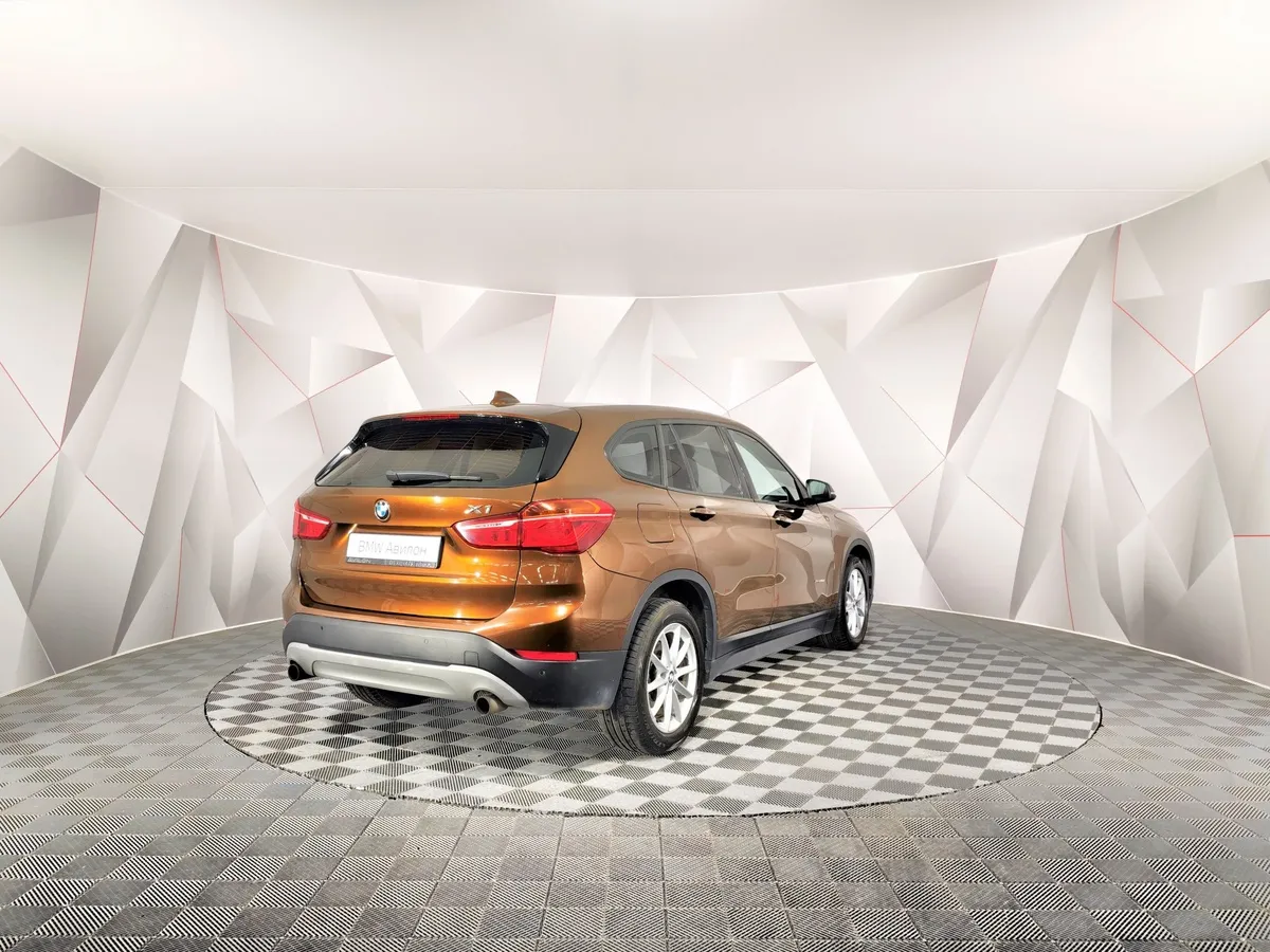 BMW X1 20d xDrive AT (190 л.с.) Advantage Коричневый в АВИЛОН. Слайд №2