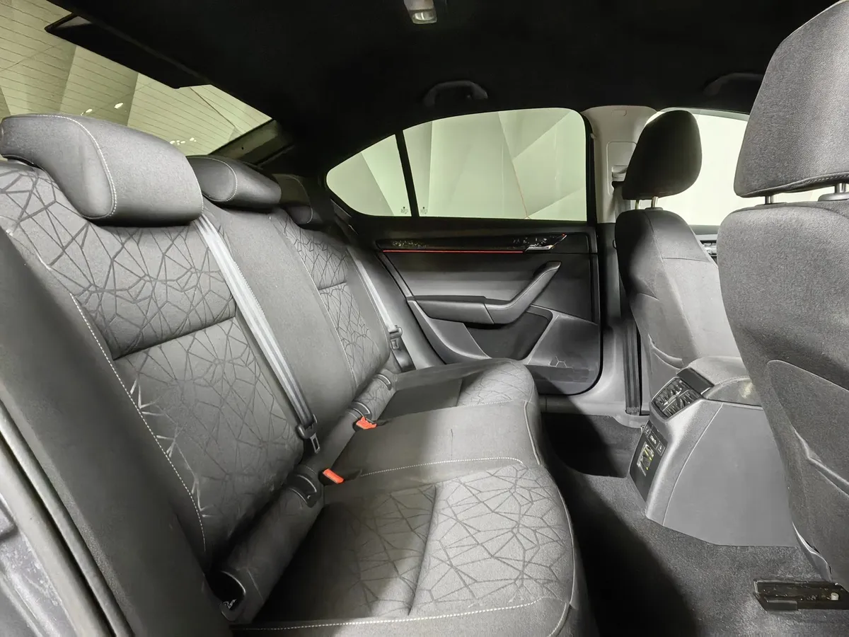 Skoda Octavia 1.8 TSI DSG (180 л.с.) Серый в АВИЛОН. Слайд №16