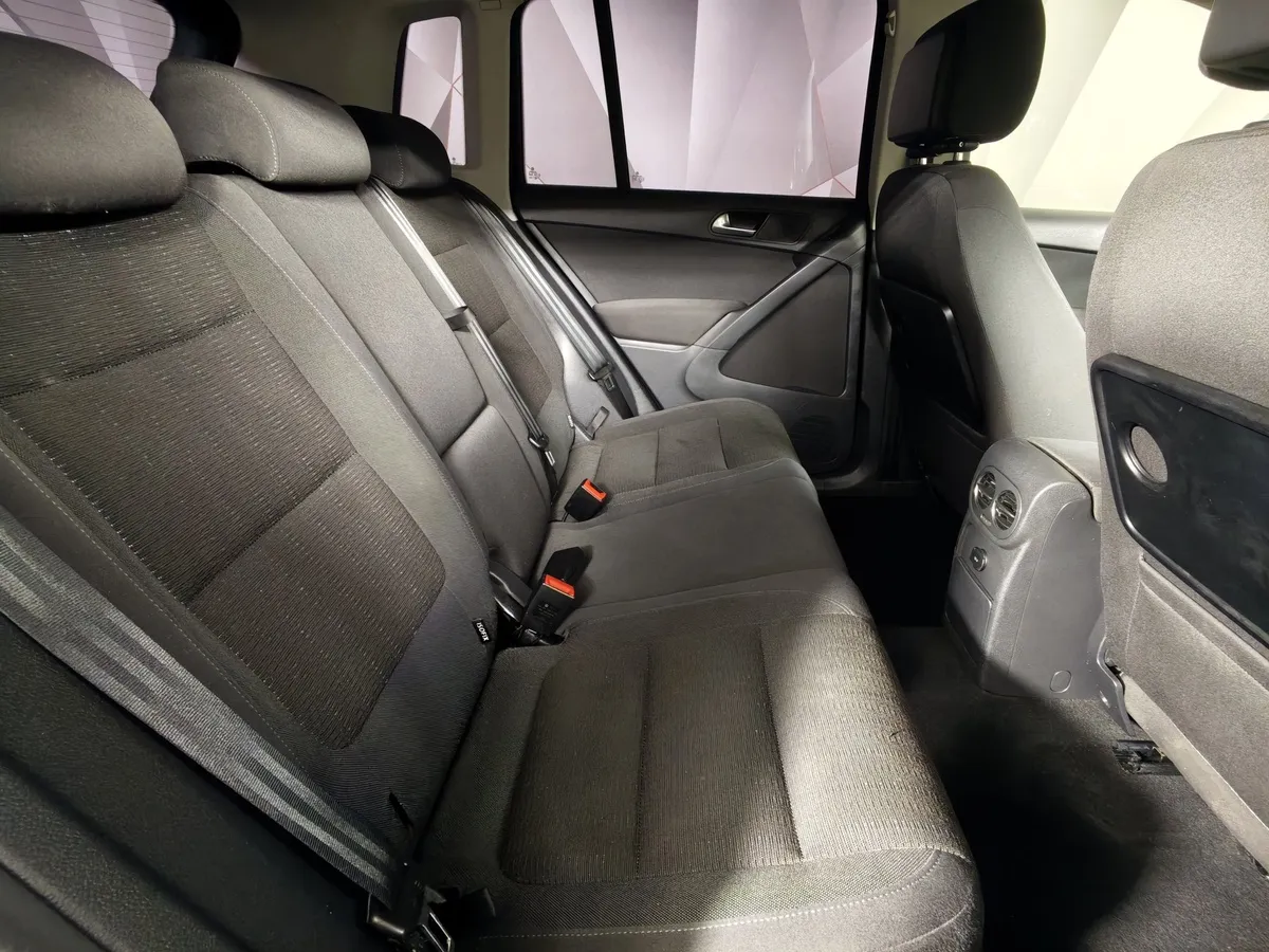 Volkswagen Tiguan 2.0 TSI 4Motion AT (170 л.с.) Track & Field Черный в АВИЛОН. Слайд №16