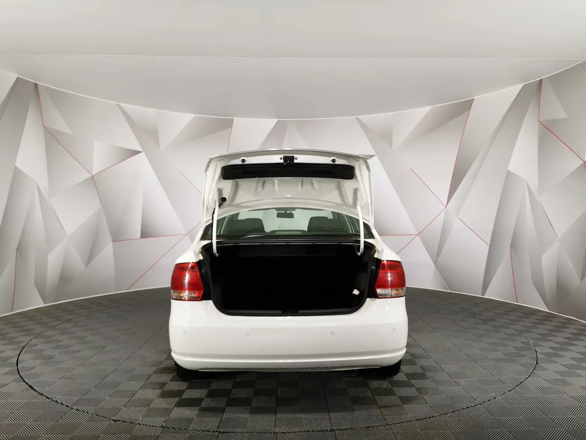 Volkswagen Polo 1.6 MT (105 л.с.) Белый в АВИЛОН. Слайд №11