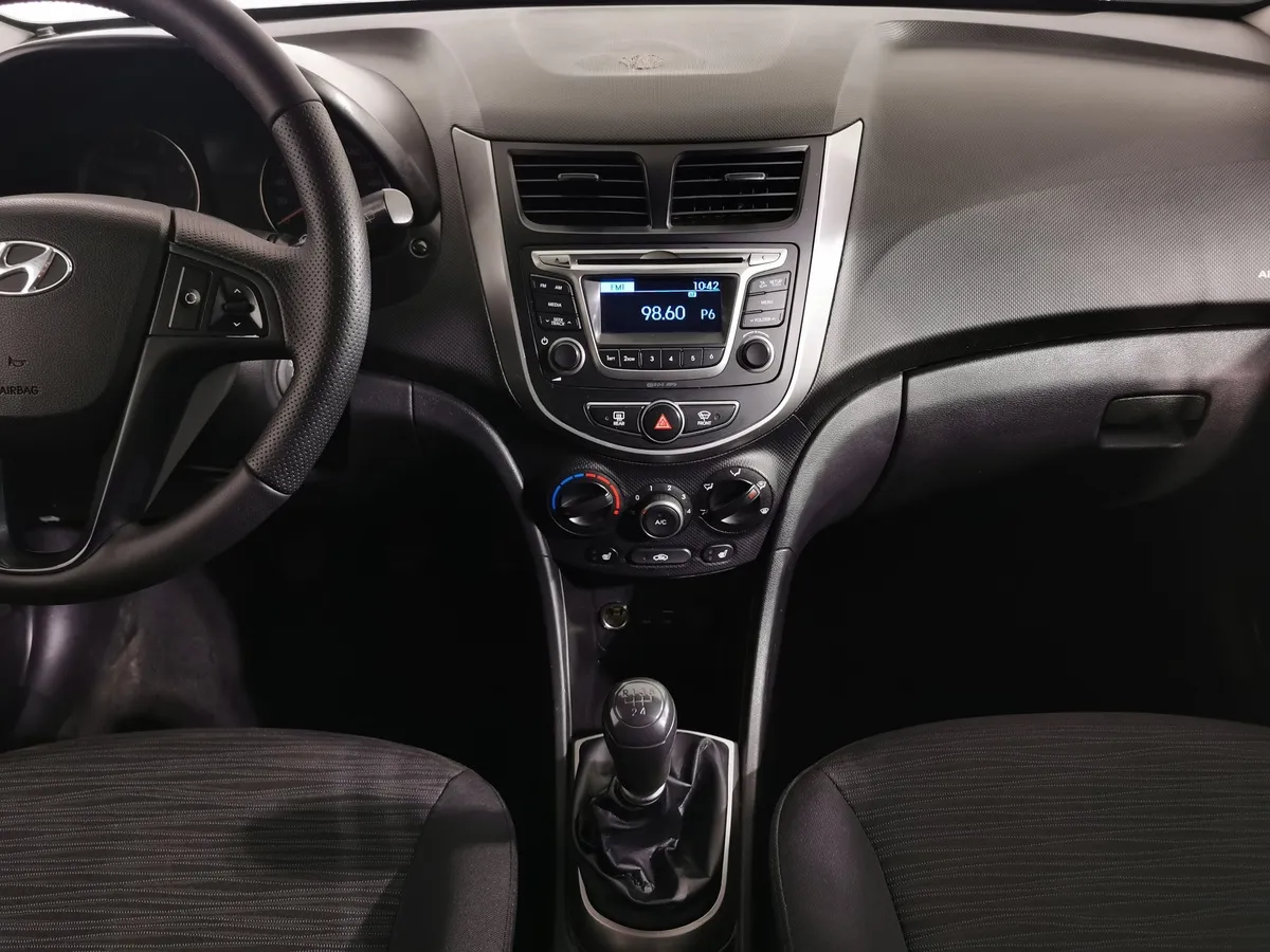 Hyundai Solaris 1.4 MT (107 л.с.) Active Коричневый в АВИЛОН. Слайд №13