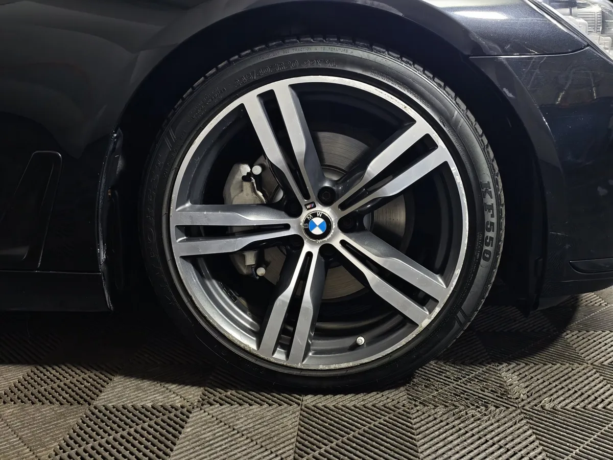 BMW 7 серия 730Ld xDrive AT (249 л.с.) Exclusive Черный в АВИЛОН. Слайд №7