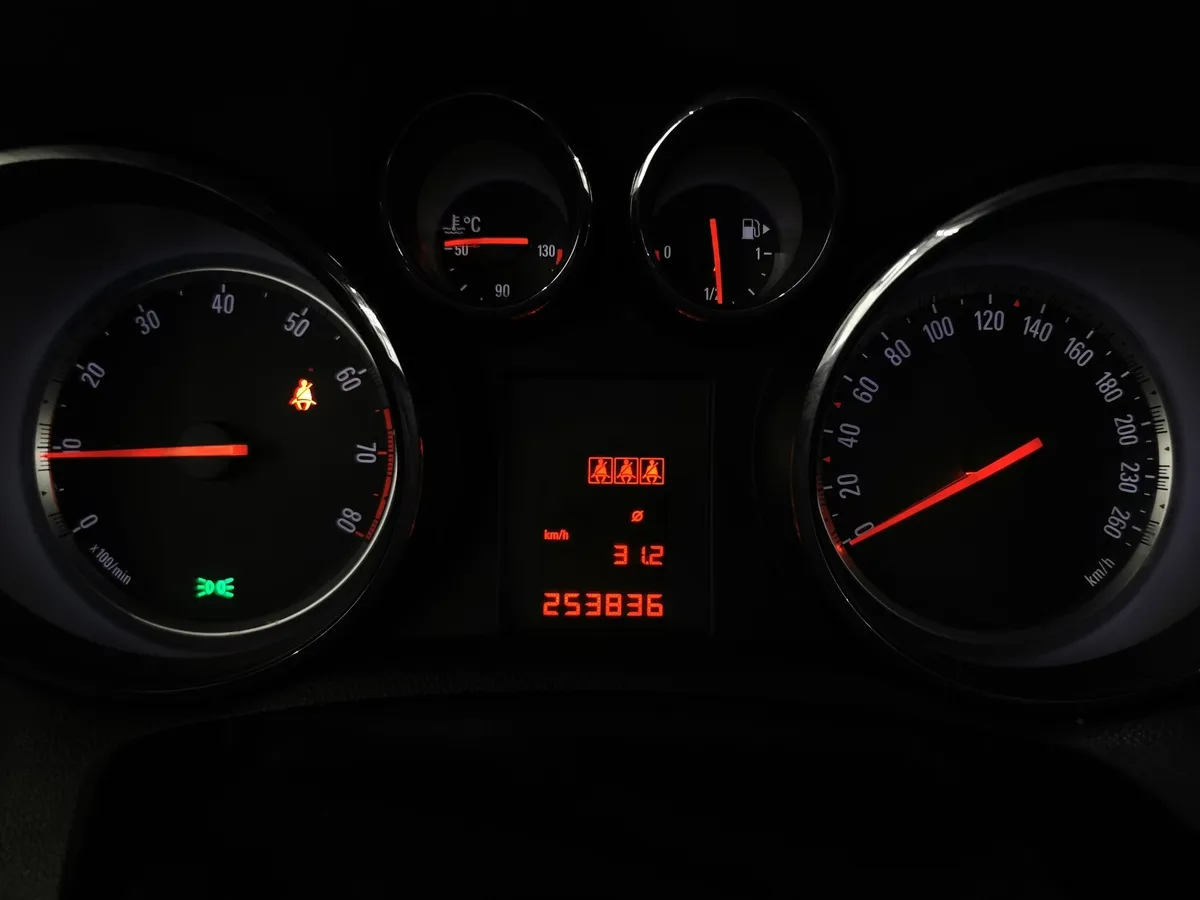 Opel Mokka 1.8 MT (140 л.с.) Черный в АВИЛОН. Слайд №17