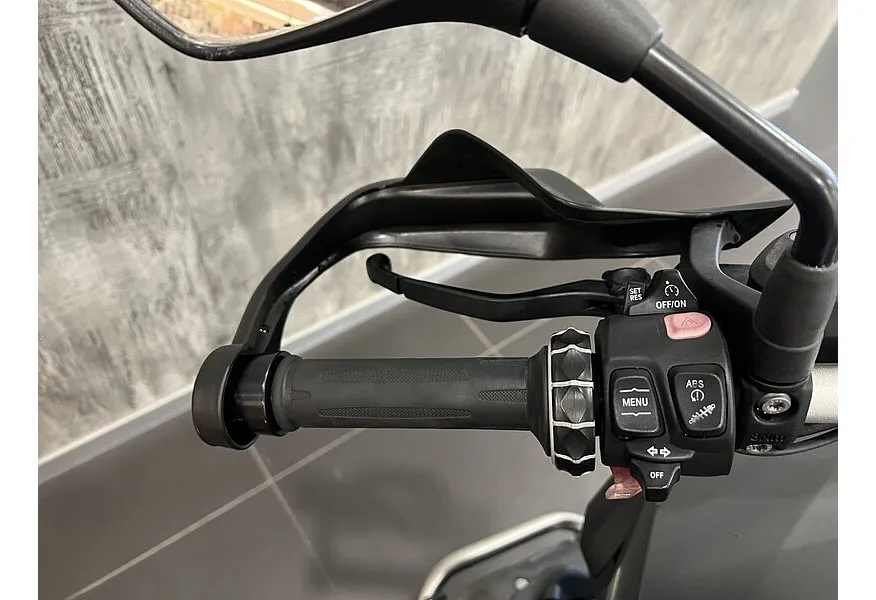 LIVE. Слайд №6